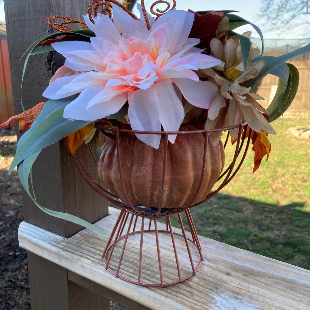 NWT Perfect Harvest Basket Floral Arrangement